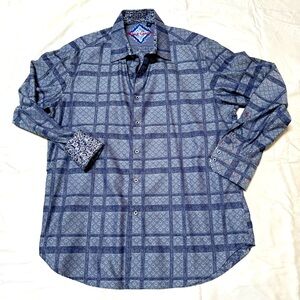 Long sleeved Robert Graham dress shirt.